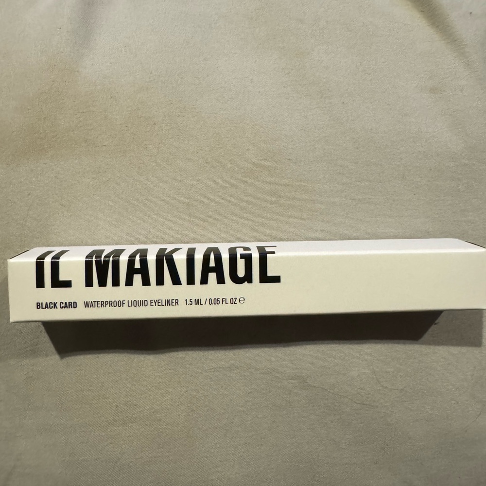 IL Makiage Black card waterproof liquid eyeliner